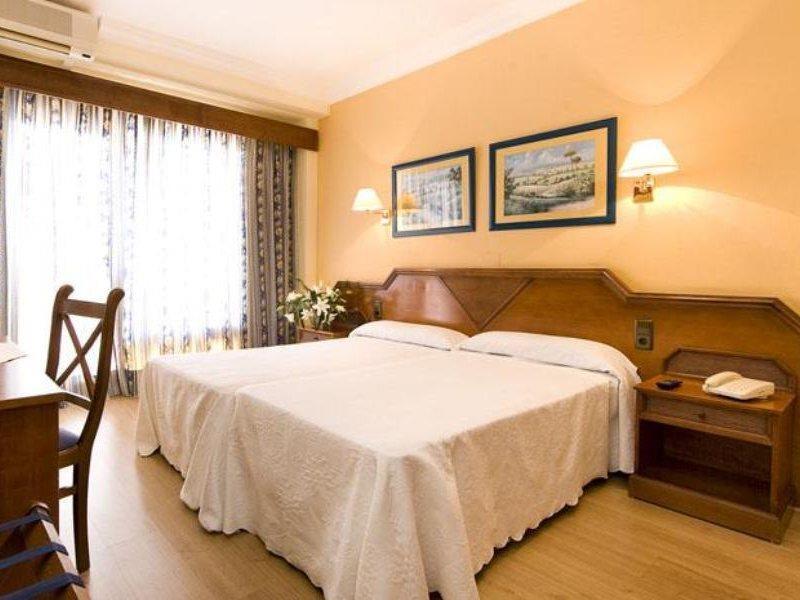 Monarque Park Hotel