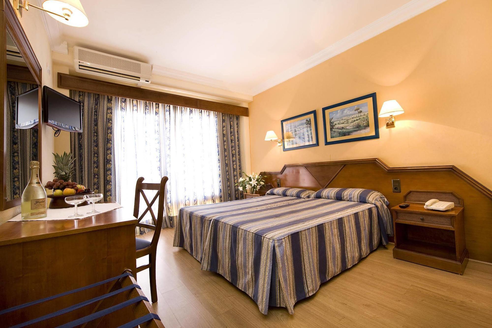 Monarque Park Hotel 4*